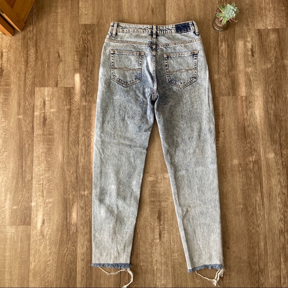 Zara Distressed Jeans - Picture 3 of 8